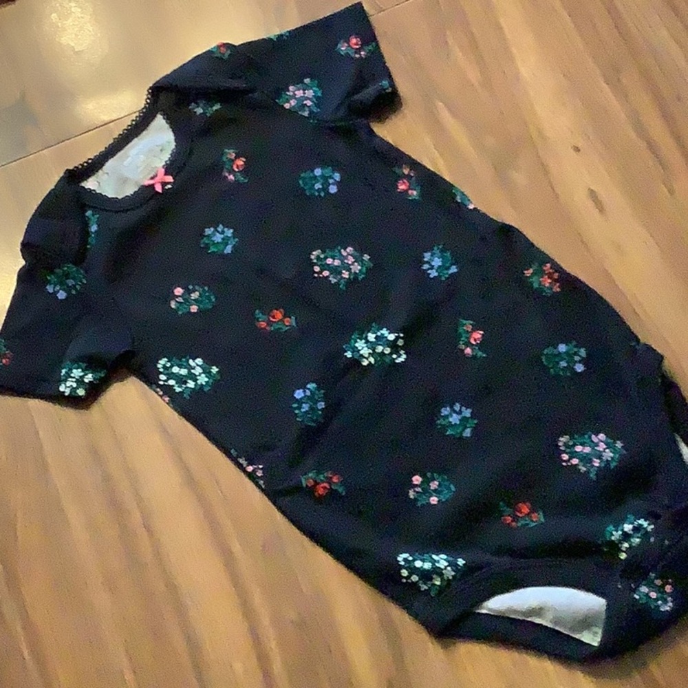 5 Carter’s Onesies 24M - Picture 3 of 9